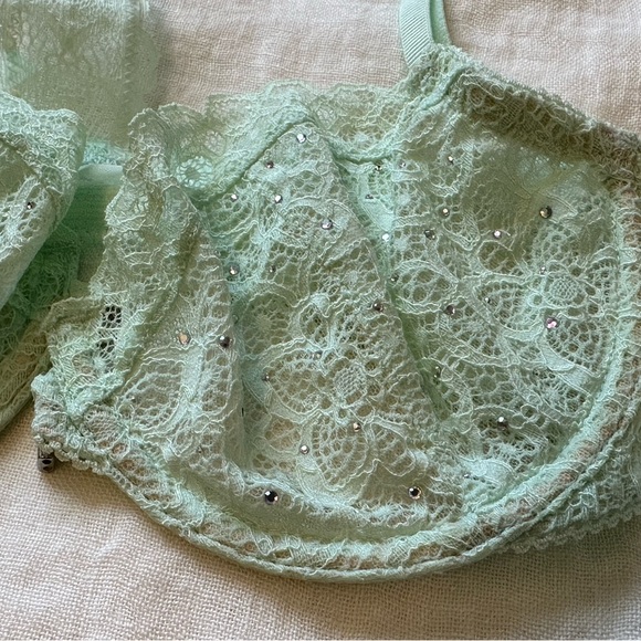 NWOT Victoria’s Secret Bra, Lacey Racer Back - Picture 3 of 4